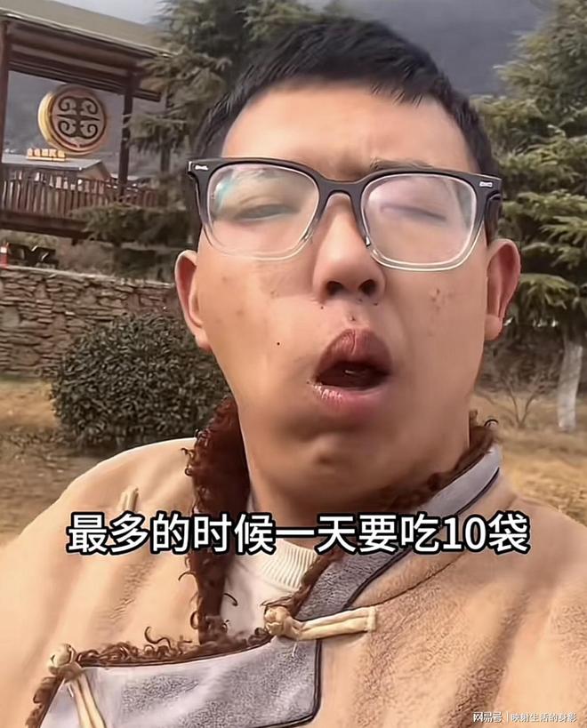 脸部变形还边嚼边劝大家别碰槟榔米乐m6网站男子嚼槟榔七年导致(图2)