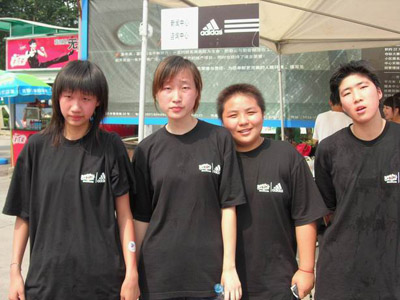 栏--街球挑战赛武汉赛区小记者专(图2) 栏--街球挑战赛武汉赛区小记者专(图2)